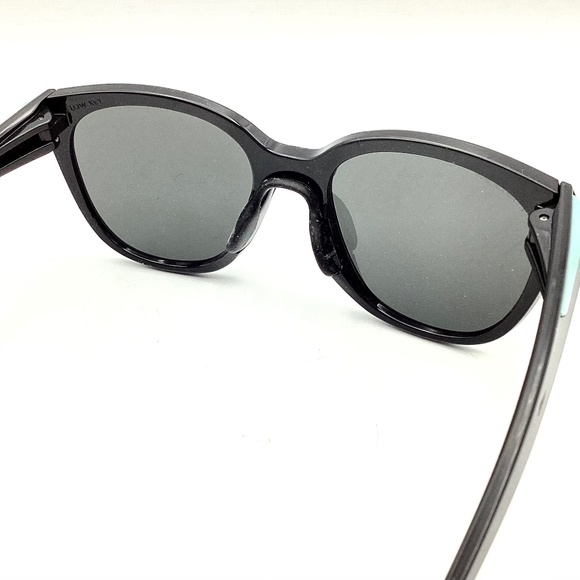 Oakley Sunglasses. w/case main image 4